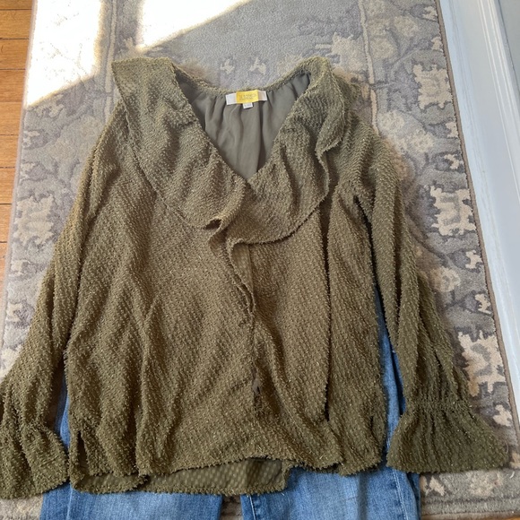 Olive 🫒 Top - Picture 2 of 7